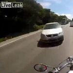 Vérfagyasztó esetet úszott meg egy brazil motoros - videó