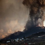 Vulkánkitörés miatt lezárták La Palma repülőterét - videók