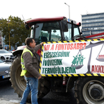 Több százan tüntettek Győrben az akkumulátorgyár ellen