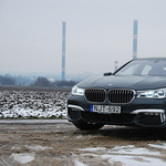 BMW 7-es sorozat teszt: de mi jöhet még, megeteti a kutyát?