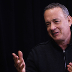 Tom Hanks felcsapott írónak, októberben jön az első könyve