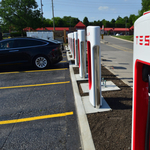 Felszabadítja Supercharger hálózatát a Tesla