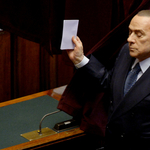 Árulás, pártszakadás, vádaskodás - Berlusconi megint robbantott