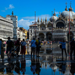 Korlátozni fogják még a Velencébe belépő turistacsoportok létszámát is