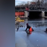 A jéghideg vízből kellett kimenteni a korcsolyázókat Amszterdamban – videó