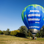 Hőlégballonon üzent Ferenc pápának a Greenpeace