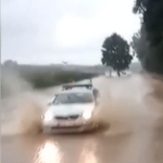 Vezetés közben videózta a Volánbusz sofőrje, ahogy áthajt a vízátfolyásokon