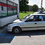 Részegen nekihajtott a kisboltnak, bement vásárolni, aztán ment is volna tovább, ha az eladók nem hívnak rendőrt