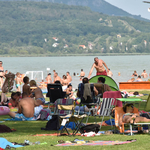 A Balaton tiszta, a strand koszos? „Az üzemeltetők tisztában vannak strandjuk állapotával”