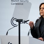 Kamala Harris Münchenben: Oroszország emberiesség elleni bűntetteket követett el