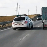 Ismét egy balesetveszélyesen előző rendőrautót vettek videóra