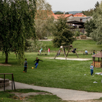 Őcsényen attól félnek, a nyaraló migránsok elrabolnák a magyar gyerekeket