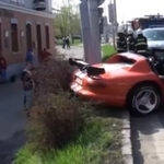 Oszlopnak csapódott és rommá tört egy Dodge Viper a cseheknél - fotók