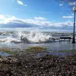 Kibillent a Balaton a medréből a szélvihartól – videó