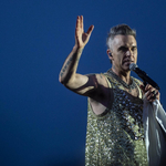 Megszólalt Robbie Williams a koncertjén meghalt rajongó kapcsán