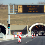 Kiderült, mennyit spórolhatott volna az állam, ha hitelből épít két autópályát