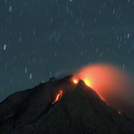 Fotók: Hamueső és csillagok, megint kitört a Sinabung vulkán