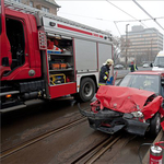 Fotók: több autó ütközött a Hungária körút és a Thököly út kereszteződésben