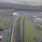 Erőkonvoj: 964 darab Ferrari körözött egyszerre Silverstone-ban - fotók