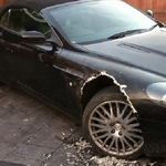 Kutya rágott szét egy Aston Martin DB9-est – fotó