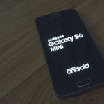 Nagynak tartja a Galaxy S6-ot? Jön a miniváltozat