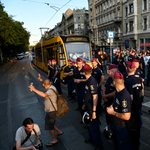 Feljelentettek egy tüntetőt hivatalos személy elleni erőszak miatt