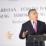 Amikor Orbán luxusrepülővel megy külföldi focimeccsre, a TEK is elkíséri