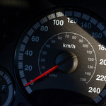 Az oroszoknál bevezetik a 150 km/h-s sebességhatárt