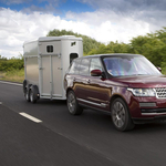 Okos ötlettel tenné biztonságosabbá az utánfutózást a Land Rover – videó