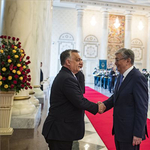 Birodalmi pompa fogadta Orbánt Kazahsztánban