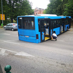 A nap fotói: fennakadt egy BKK-busz a Szent János Kórháznál