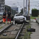 A villamosvágányon kötött ki a balesetező autós a Hungária körúton