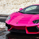 Barbie rózsaszín ez a 700 lóerős Lamborghini, de nem ezért vitték el a rendőrök