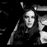 Egy Givenchy parfüm a legjobbakat érdemli - Liv Tyler INXS-t énekel (videó)