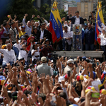 Négy újabb állam kész elismerni az ideiglenes, venezuelai államfőt, az oroszok puccsot emlegetnek