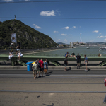 Íme, így lazulnak a budapestiek a járműmentessé lett Szabadság hídon - fotók