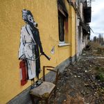 Tizenkét év börtönt is kaphat az ember, aki el akarta lopni Banksy hosztomeli művét