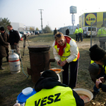 A Jobbik szolidaritást vállal a Lidl előtt tüntető vállalkozókkal