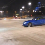 Videó: buszmegállóba csattant a driftelő Audi