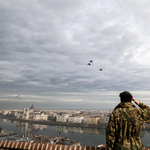 Így repültek Budapest felett az utolsó Pumára emlékező Gripenek – videó