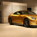 187 ezer dollárt ért Bolt aranyozott Nissan GT-R-je