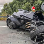 Csúnyán összetörték szegény Batmobile-t egy francia autópályán