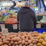 Még a hónapban eltűnik a magyar krumpli, nagyot drágul a sertéshús