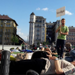 A kivágott fák miatt terültek el több százan a Keleti előtt