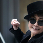 Óriástortával ünnepli Yoko Ono születésnapját a Nemzeti Múzeum