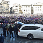 Fotók: ezrek búcsúztatták Davide Astorit, a Fiorentina 31 évesen meghalt kapitányát