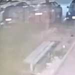 Az otthona előtt robbantották fel Mariupol ostromának egyik orosz vezetőjét – videó