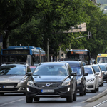 Közel a lélektani határ: ön hány forintos benzinárnál fontolná meg, hogy kevesebbet autózik?