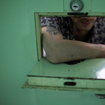 Mobiltelefonért cserébe pénzt ajánlott a börtönőrnek egy rab Szegeden