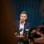 Magyar Péter eladja 4iG-részvényeit a hadiipar privatizálása miatt